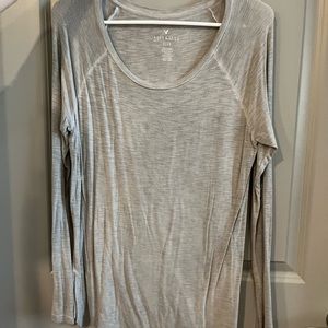 American Eagle. Size small. Soft and sexy slub top. Grey.